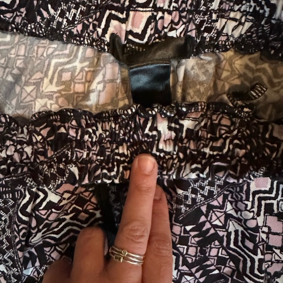 Rue 21 Girls juniors lounge shorts comfy size Medium M Black White Print - Picture 2 of 7